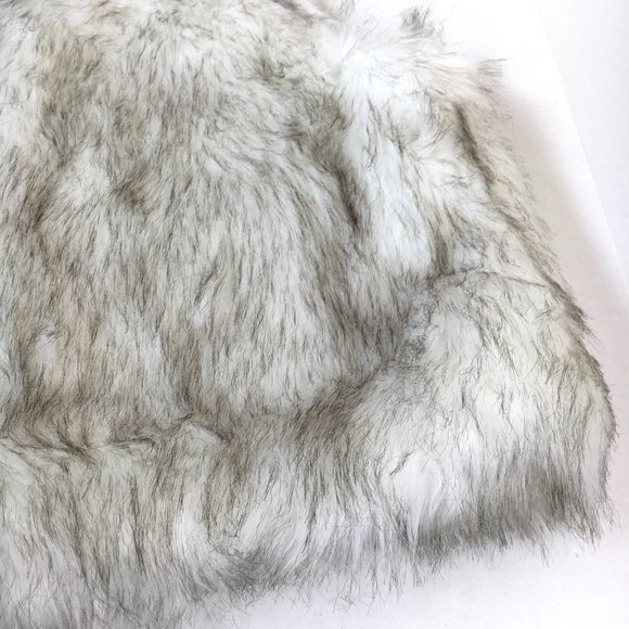 MOSSIMO Faux Fur white grey Plush Vest NWOT - Picture 5 of 13